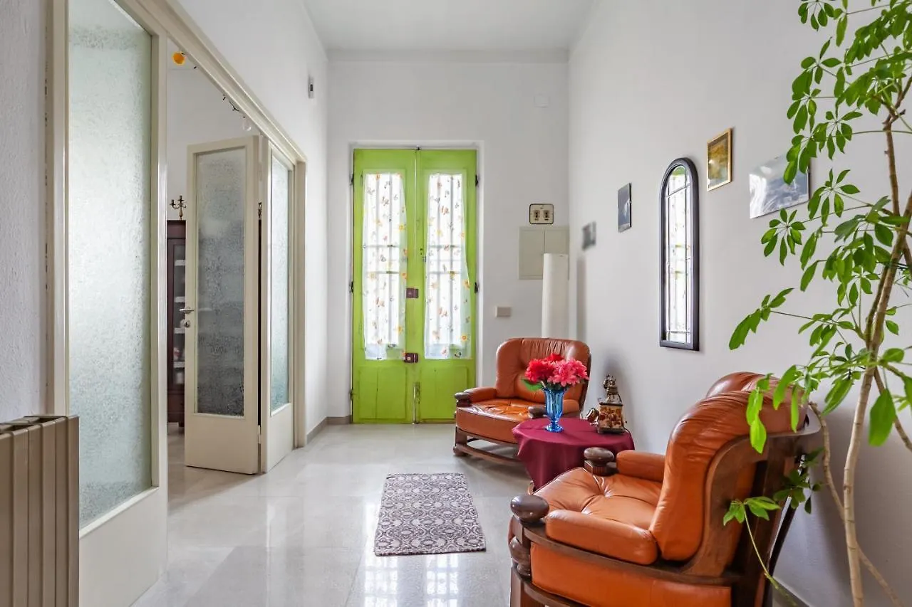 Apartman Viareggio Roomy House With Private Courtyard!