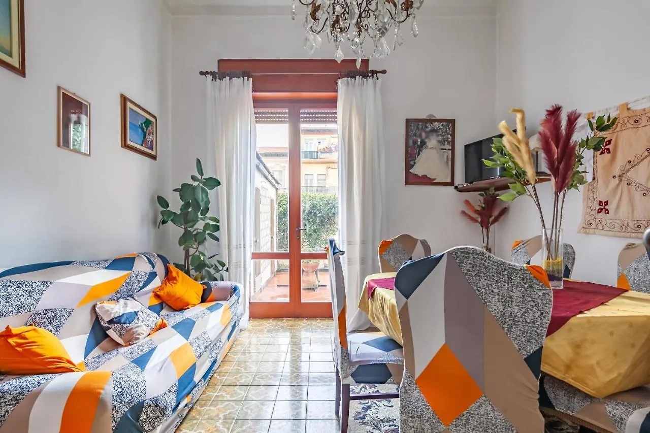 Viareggio Roomy House With Private Courtyard! contacts
