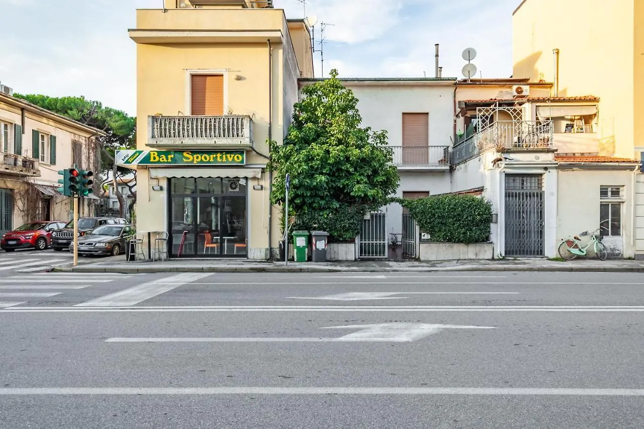 Viareggio Roomy House With Private Courtyard! Olaszország